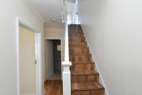 5 bedroom terraced house to rent, Wembley, TW4