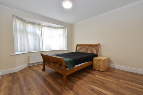5 bedroom terraced house to rent, Wembley, TW4