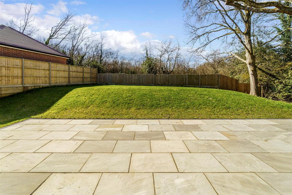 5 HILL TOP GARDENS, Right House (2).jpg