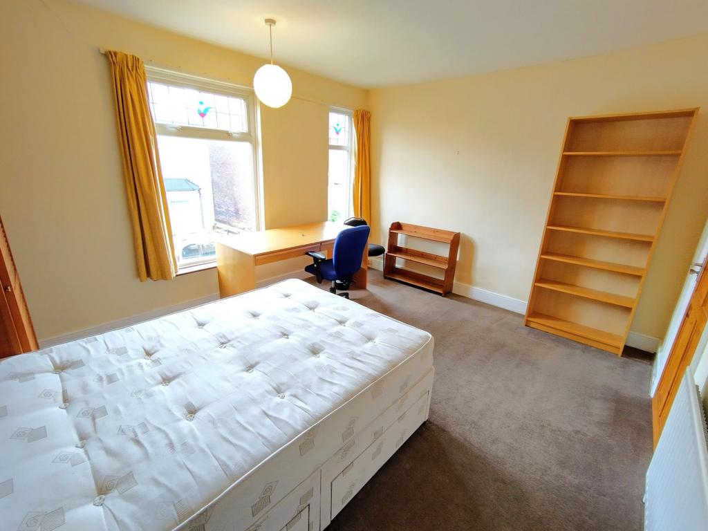 Bright, well-proportioned bedroom with large fr...