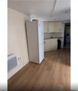 Studio to rent, Romsey Road, Dagenham RM9
