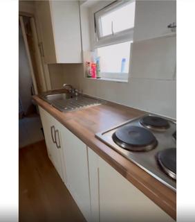 Studio to rent, Romsey Road, Dagenham RM9
