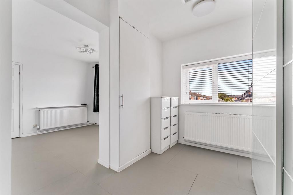 Bed 1 Dressing Area