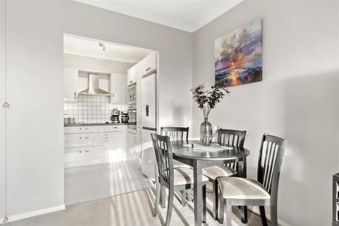 undefined, Limewood Court, Beehive
