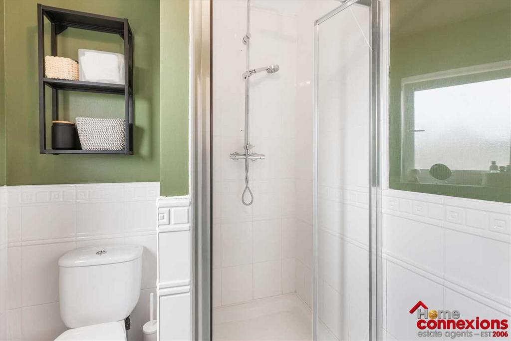 En-Suite (2)