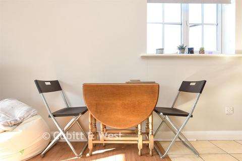 1 bedroom flat for sale, Priestlands Close, Horley, Surrey