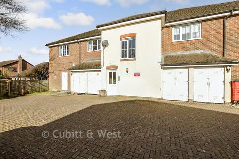 1 bedroom flat for sale, Priestlands Close, Horley, Surrey