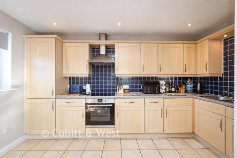 1 bedroom flat for sale, Priestlands Close, Horley, Surrey