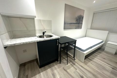 1 bedroom house of multiple occupation to rent, Staines Road East, Sunbury-on-Thames TW16