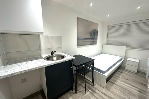 1 bedroom house of multiple occupation to rent, Staines Road East, Sunbury-on-Thames TW16