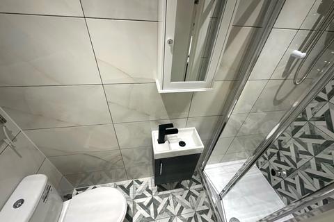 1 bedroom house of multiple occupation to rent, Staines Road East, Sunbury-on-Thames TW16