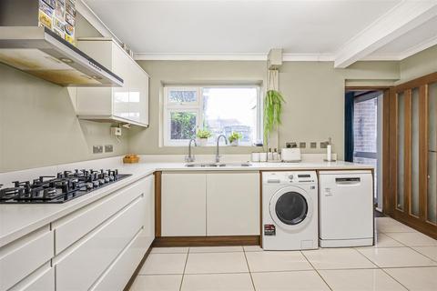undefined, Knights Way, Emmer Green, Reading