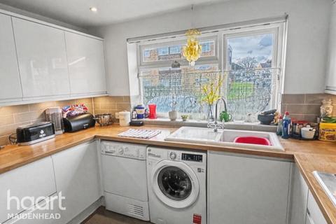 3 bedroom terraced house for sale, Boarlands Close, SLOUGH