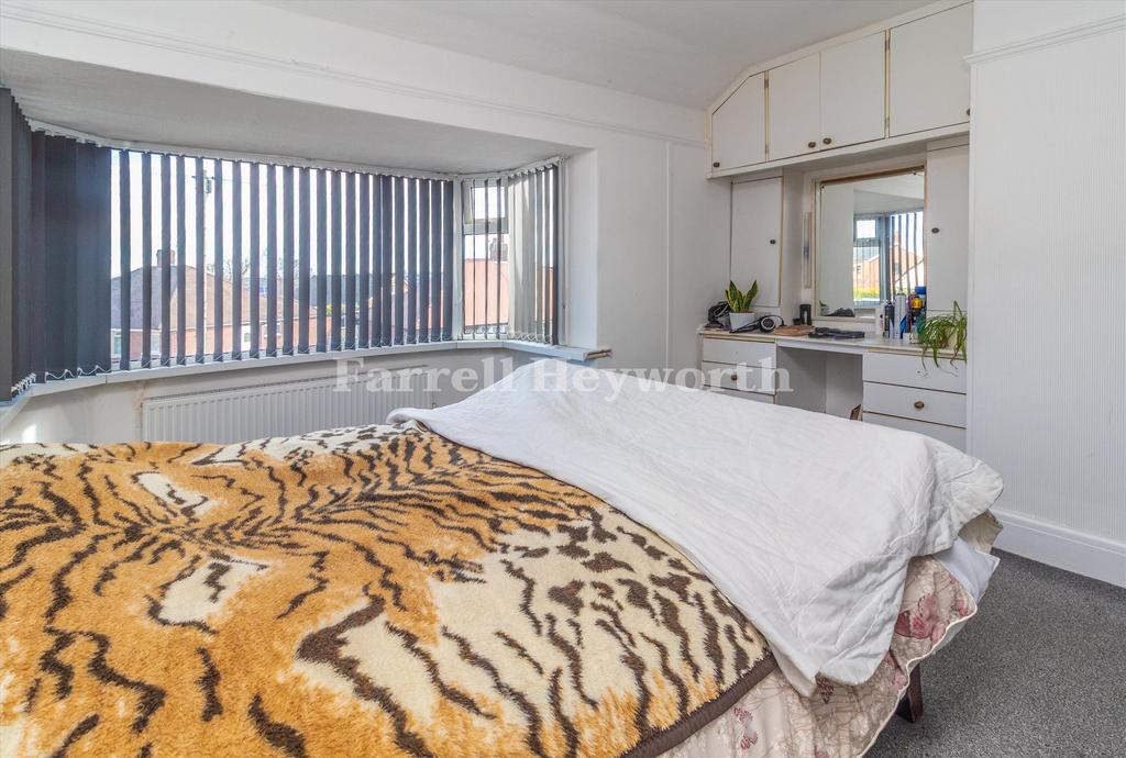 Bedroom 1 image 2