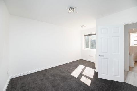 undefined, Great North Road, New Barnet EN5