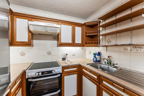 1 bedroom ground floor flat for sale, Queens Road, London