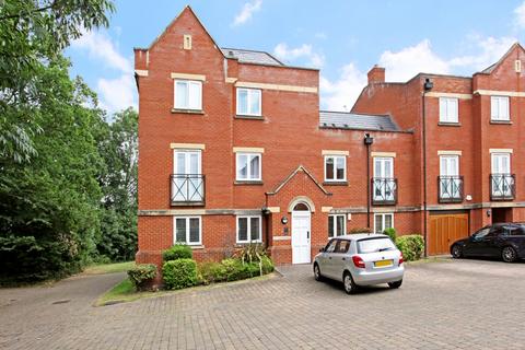 2 bedroom apartment to rent, Longbourn Windsor SL4