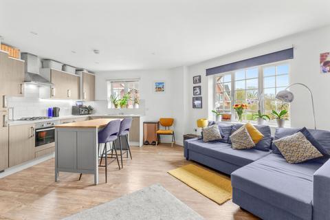 2 bedroom flat for sale, Wroughton Road, Aylesbury HP22
