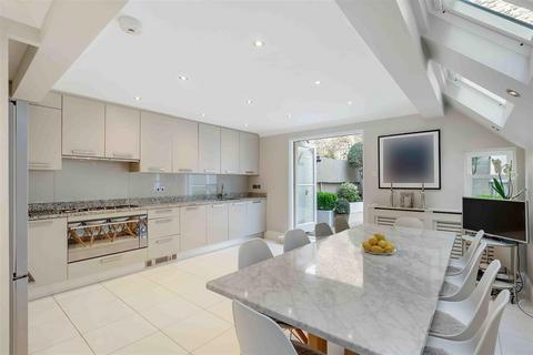 4 bedroom terraced house for sale, Bovingdon Road, London