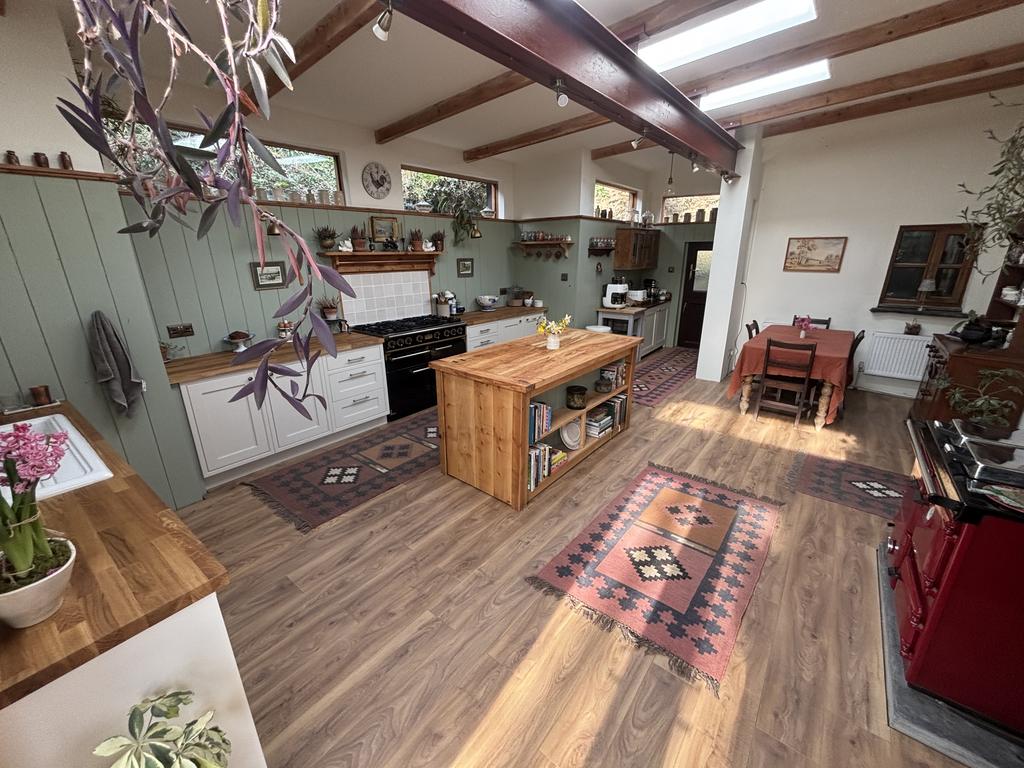 Family kitchen/diner (second image)