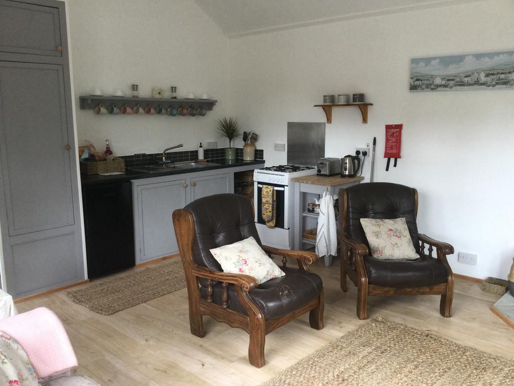 Overflow living area (second image)