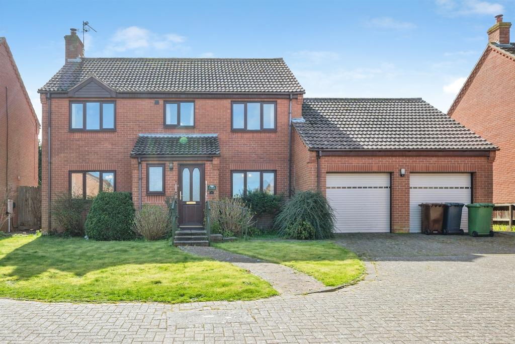 4 bedroom detached house for sale