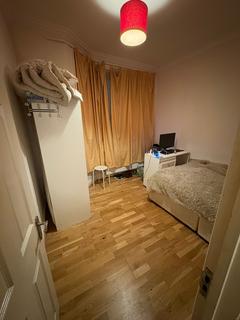 1 bedroom in a house share to rent, London SW19