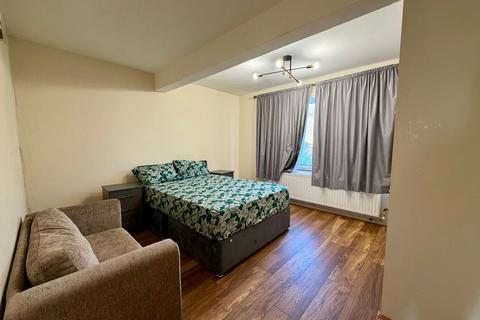 undefined, Hooley, Coulsdon CR5