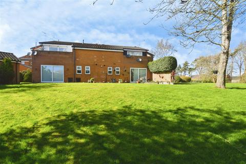 2 bedroom flat for sale, Glenfield Drive, Kirk Ella, Hull