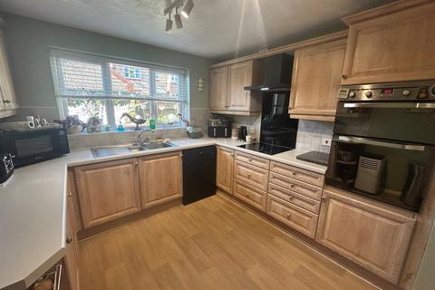 4 bedroom detached house for sale, Wintergreen, Calne