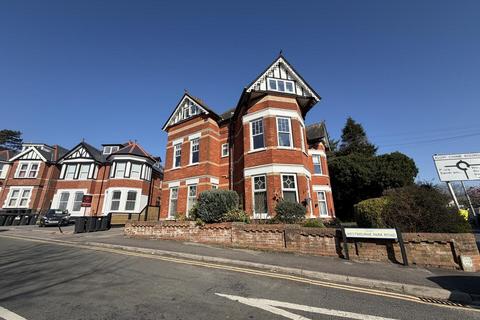 2 bedroom flat to rent, Alumhurst Road, Bournemouth