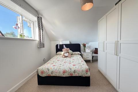 2 bedroom flat to rent, Alumhurst Road, Bournemouth
