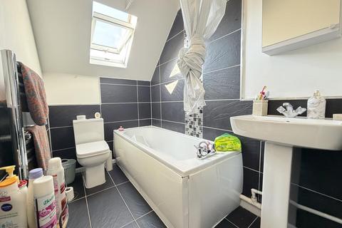 2 bedroom flat to rent, Alumhurst Road, Bournemouth
