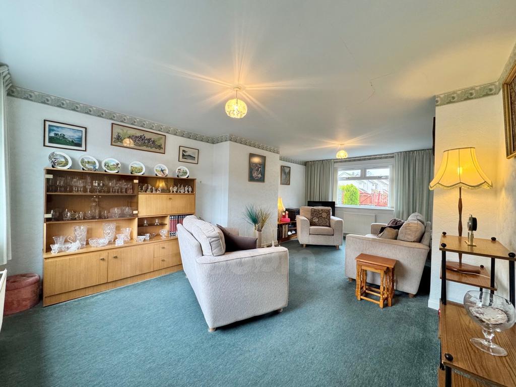 Loadingbank Court, Kilbirnie lounge