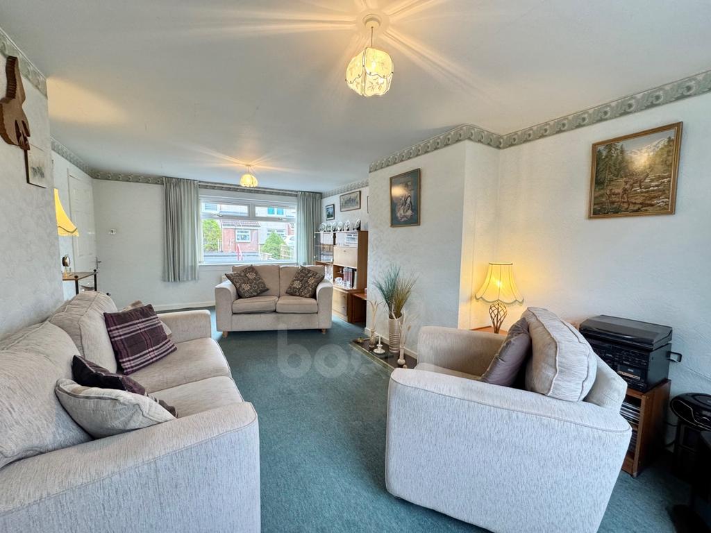 Loadingbank Court, Kilbirnie lounge photo