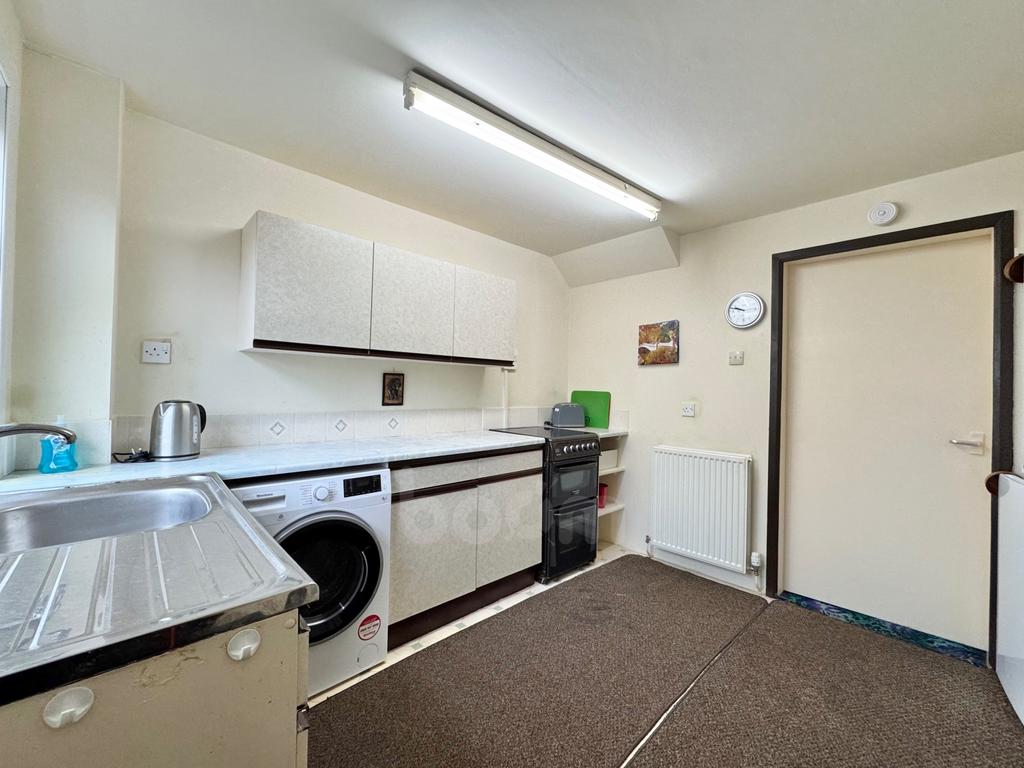 Loadingbank Court, Kilbirnie kitchen pic