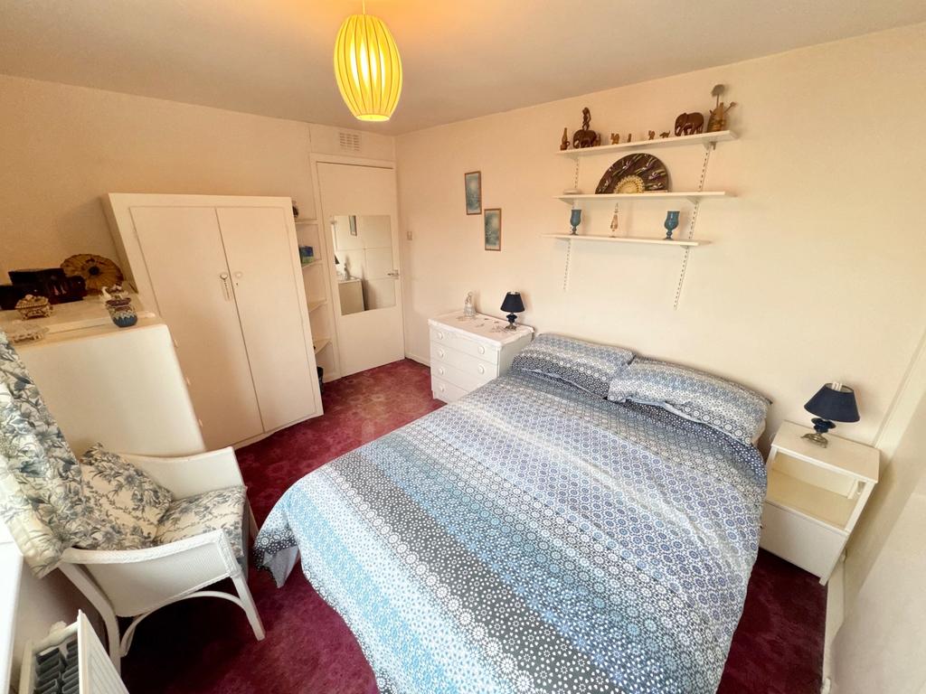 Loadingbank Court, Kilbirnie bedroom one pic