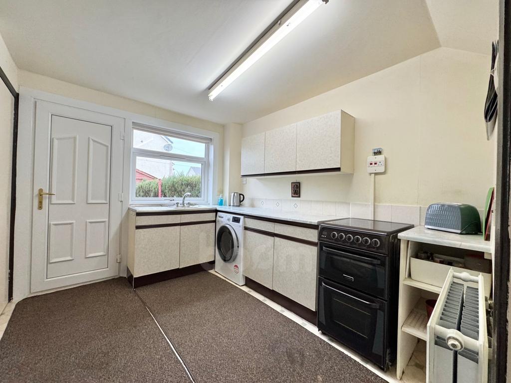 Loadingbank Court, Kilbirnie kitchen