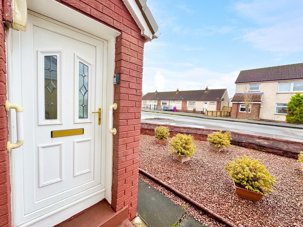Loadingbank Court, Kilbirnie front entrance