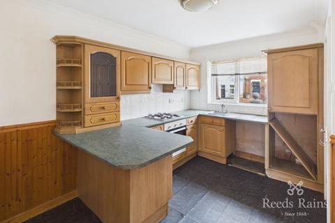3 bedroom terraced house for sale, Leeds Road, Castleford WF10