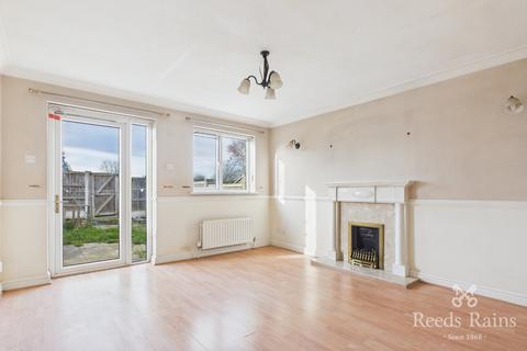 3 bedroom terraced house for sale, Leeds Road, Castleford WF10