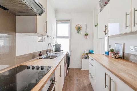 2 bedroom maisonette for sale, South Avenue, Southend-on-Sea, Essex, SS2