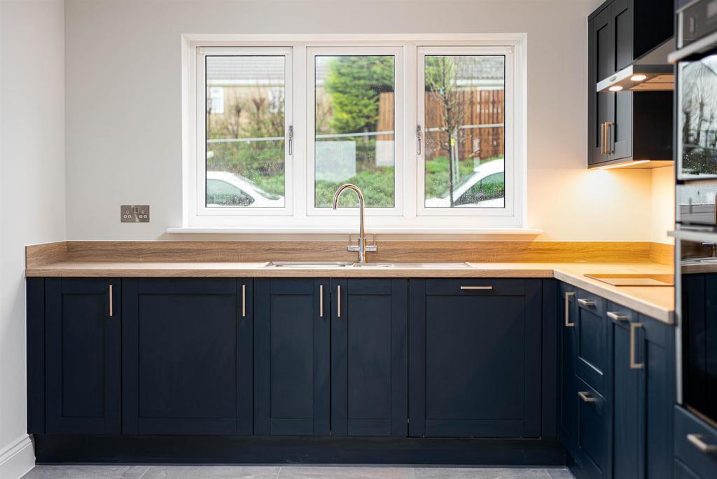 Plot 11 Kitchen 1.jpg