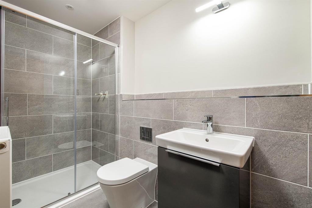 Plot 11 Bedroom1 Ensuite.jpg