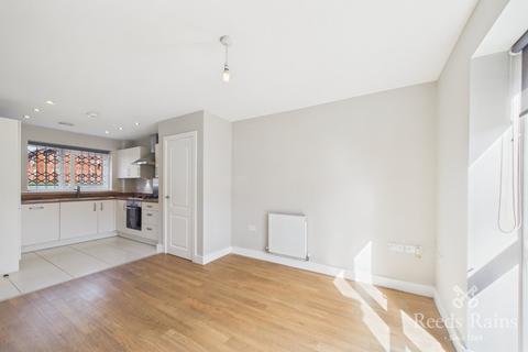 2 bedroom link detached house to rent, Silverdale Street, Greater Manchester M11
