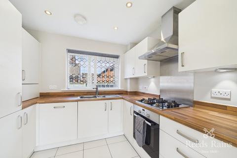 2 bedroom link detached house to rent, Silverdale Street, Greater Manchester M11