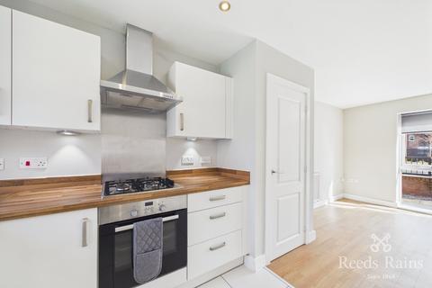 2 bedroom link detached house to rent, Silverdale Street, Greater Manchester M11