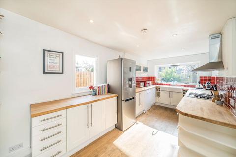 2 bedroom flat for sale, Streathbourne Road, London SW17