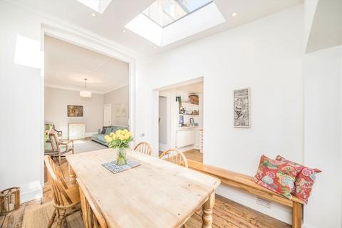 2 bedroom flat for sale, Streathbourne Road, London SW17