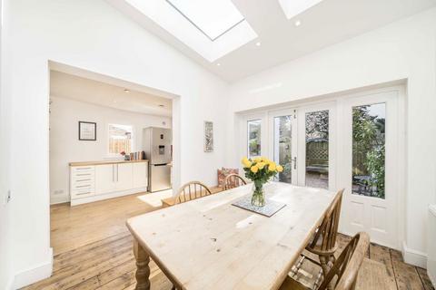 2 bedroom flat for sale, Streathbourne Road, London SW17